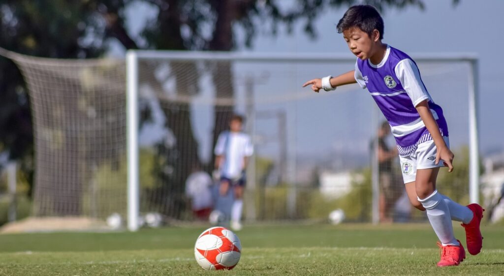 boy, sport, football-7056003.jpg